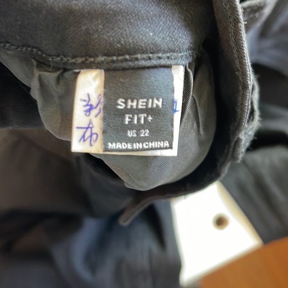 Nwot SHEIN fit+ Cargo Pants. - Picture 4 of 5